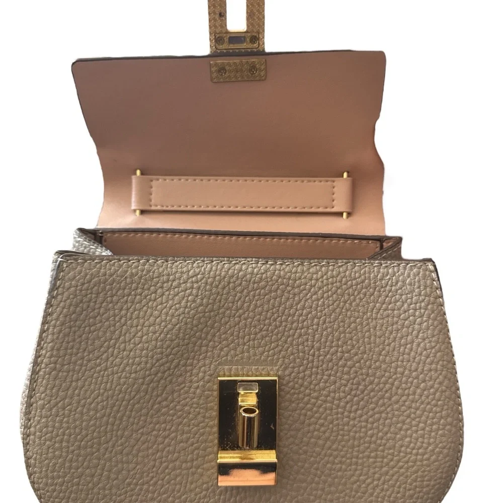 LACATTURA Lige Taupe Leather Crossbody - Picture 3 of 9